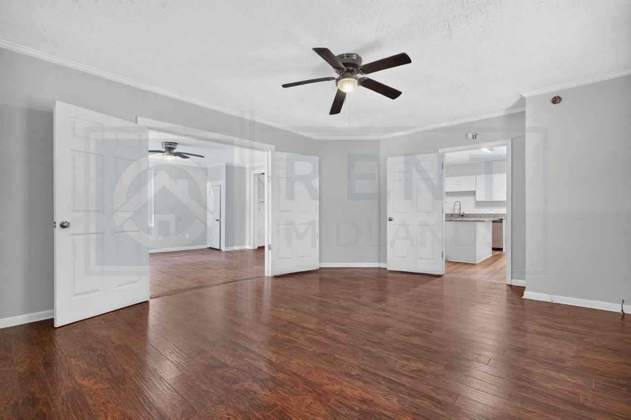 521 Georgia St - Photo 7 of 31
