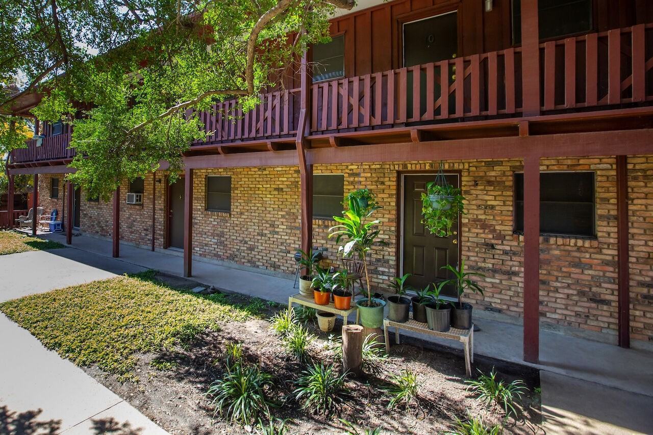 Bellaire - Photo 3 of 5