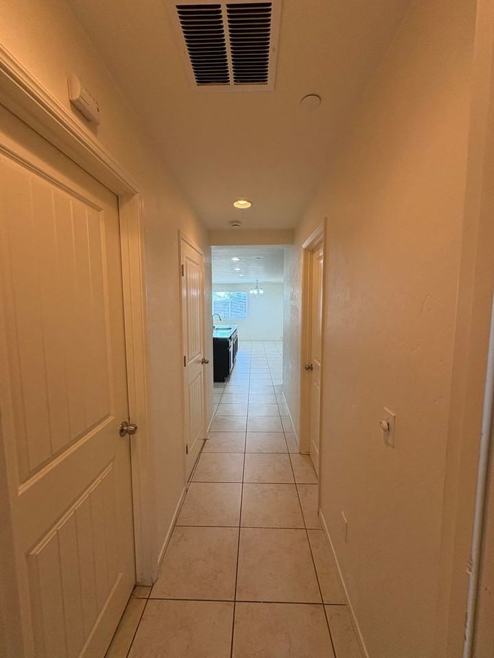2132 E Sweet Ave - Photo 4 of 37