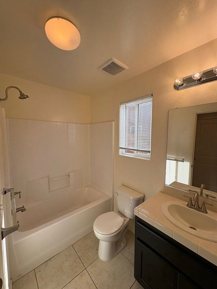 2132 E Sweet Ave - Photo 5 of 37