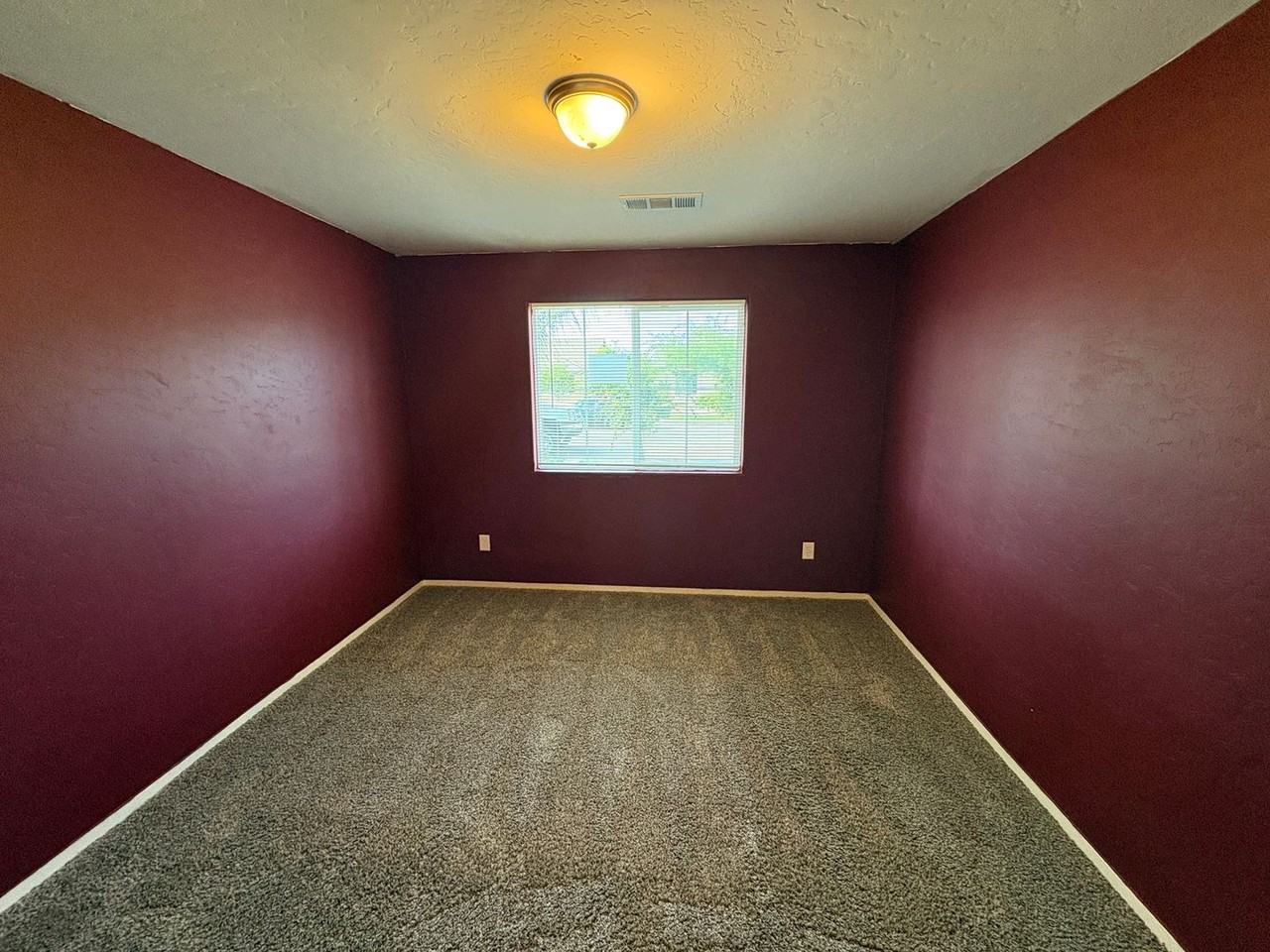 2132 E Sweet Ave - Photo 6 of 37