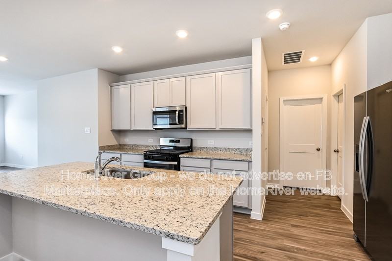 11889 Whirlaway Dr - Photo 4 of 18