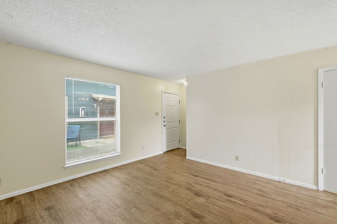 2319 Greenfield Pkwy - Photo 5 of 18