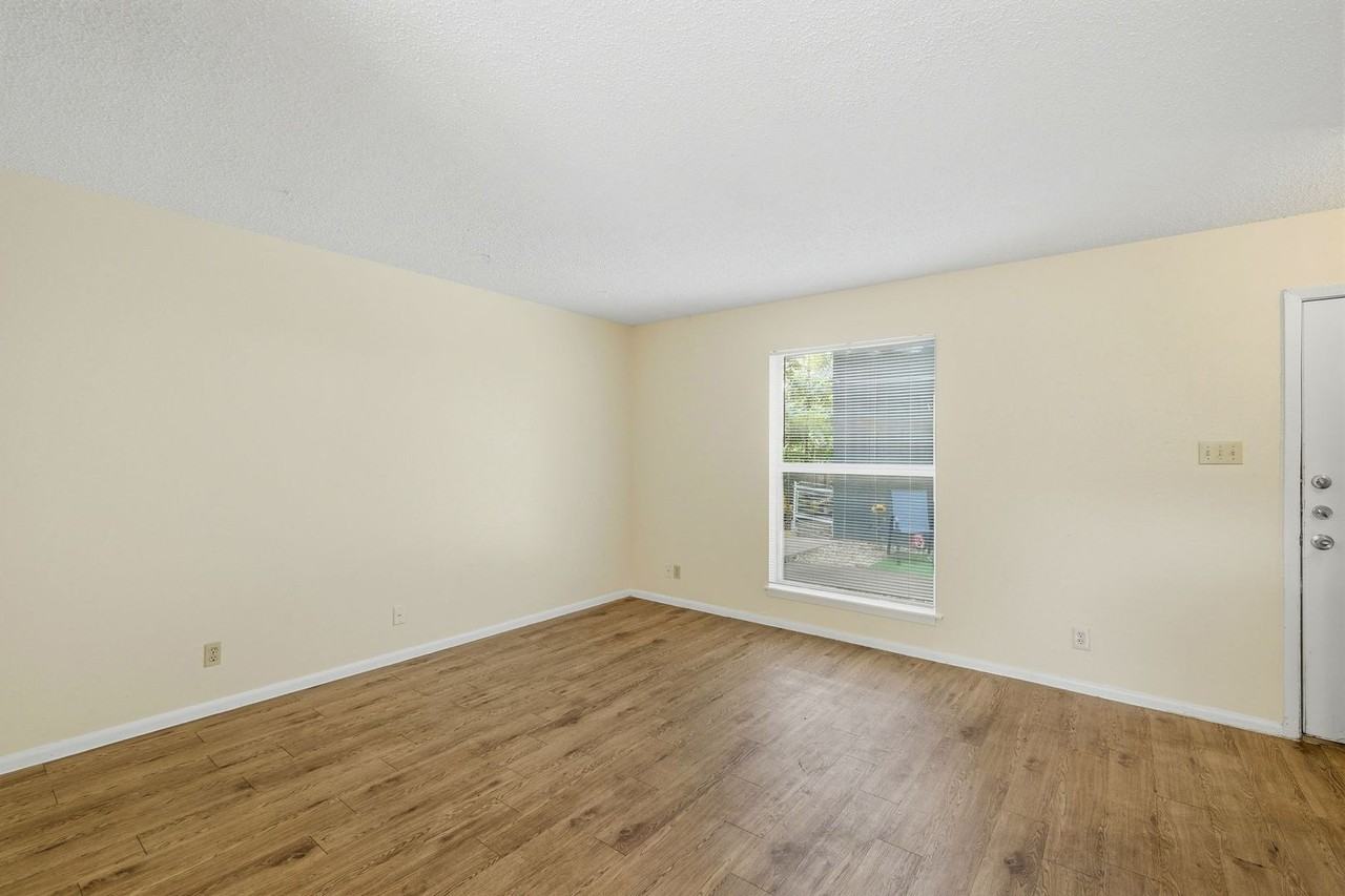 2319 Greenfield Pkwy - Photo 6 of 18