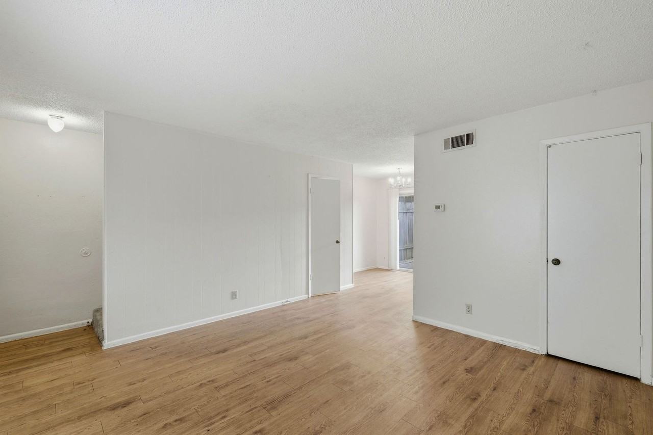 2319 Greenfield Pkwy - Photo 7 of 18
