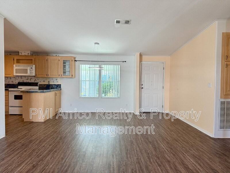 3515 Zephyr Ln - Photo 4 of 41