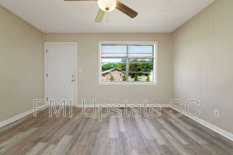 700 Brook St #3 - Photo 4 of 10