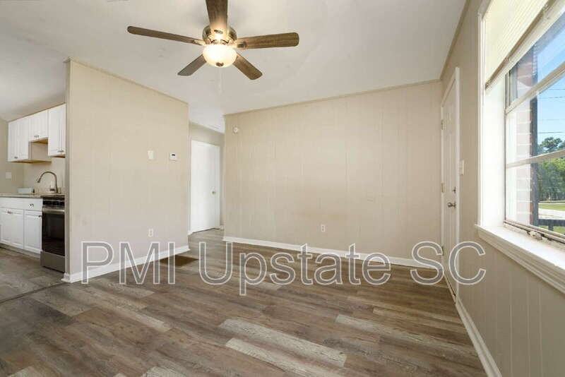 700 Brook St #3 - Photo 5 of 10