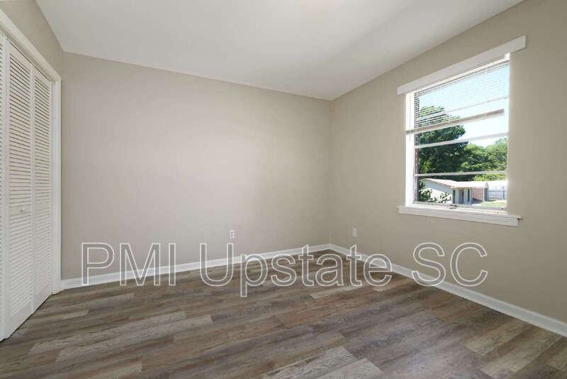700 Brook St #3 - Photo 6 of 10