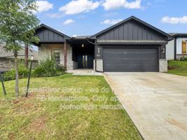 featured image of 305 E 7th St