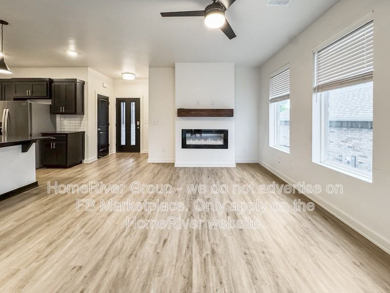 305 E 7th St - Photo 3 of 23