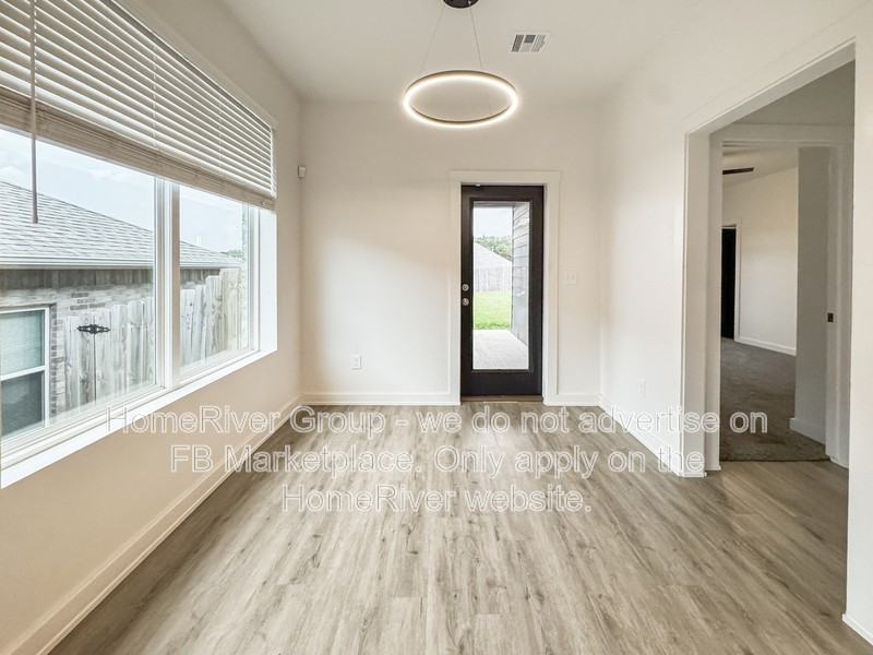 305 E 7th St - Photo 4 of 23