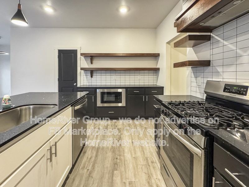 305 E 7th St - Photo 6 of 23