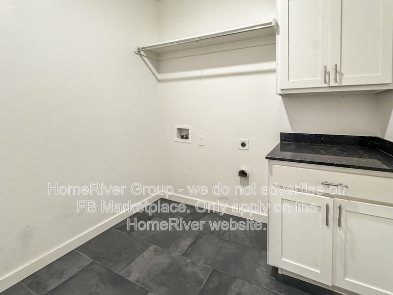 305 E 7th St - Photo 7 of 23