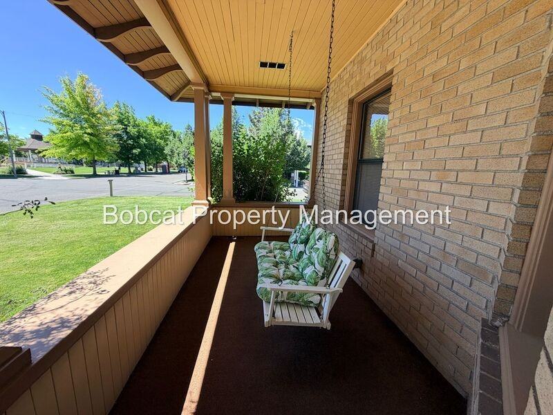 1604 6th St - Photo 4 of 41