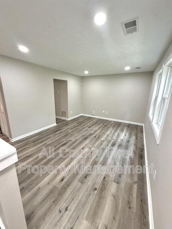 734 S Candler St - Photo 3 of 22