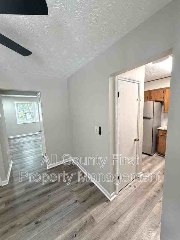 734 S Candler St - Photo 5 of 22