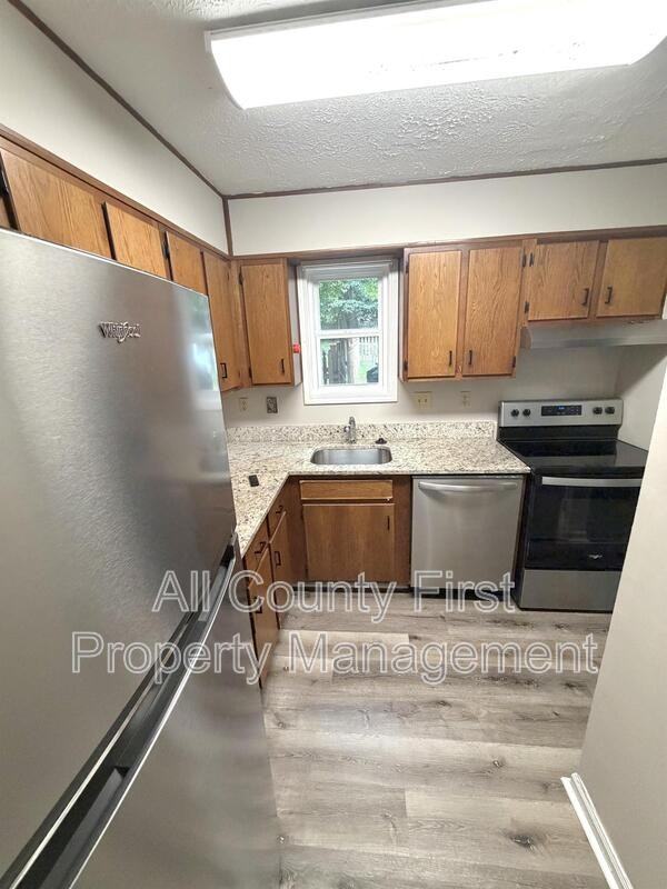 734 S Candler St - Photo 7 of 22