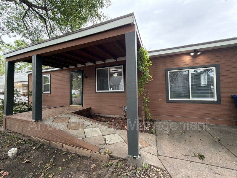 2122 N 32nd St