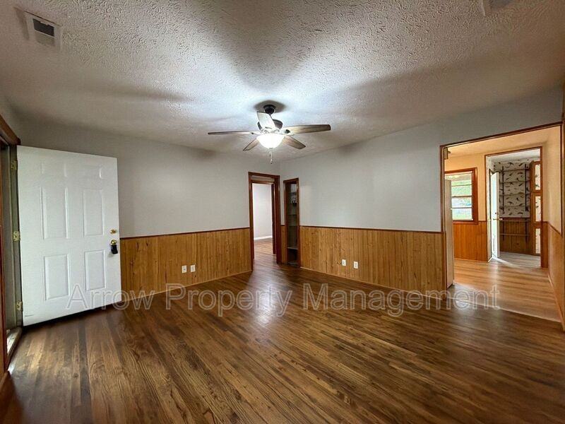 2122 N 32nd St - Photo 2 of 15