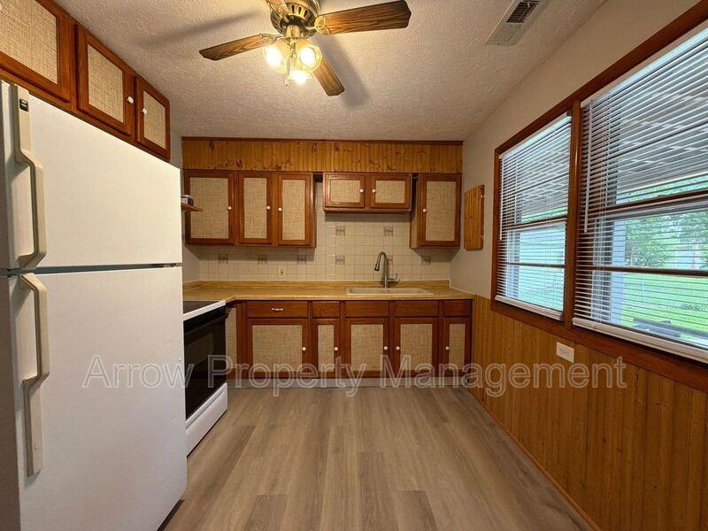 2122 N 32nd St - Photo 4 of 15