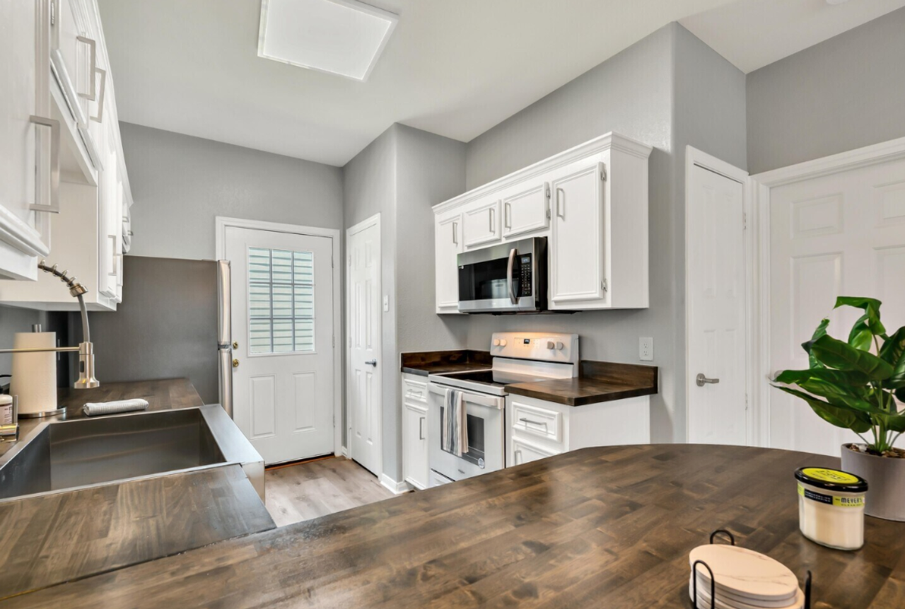 1506 James Ave - Photo 2 of 26