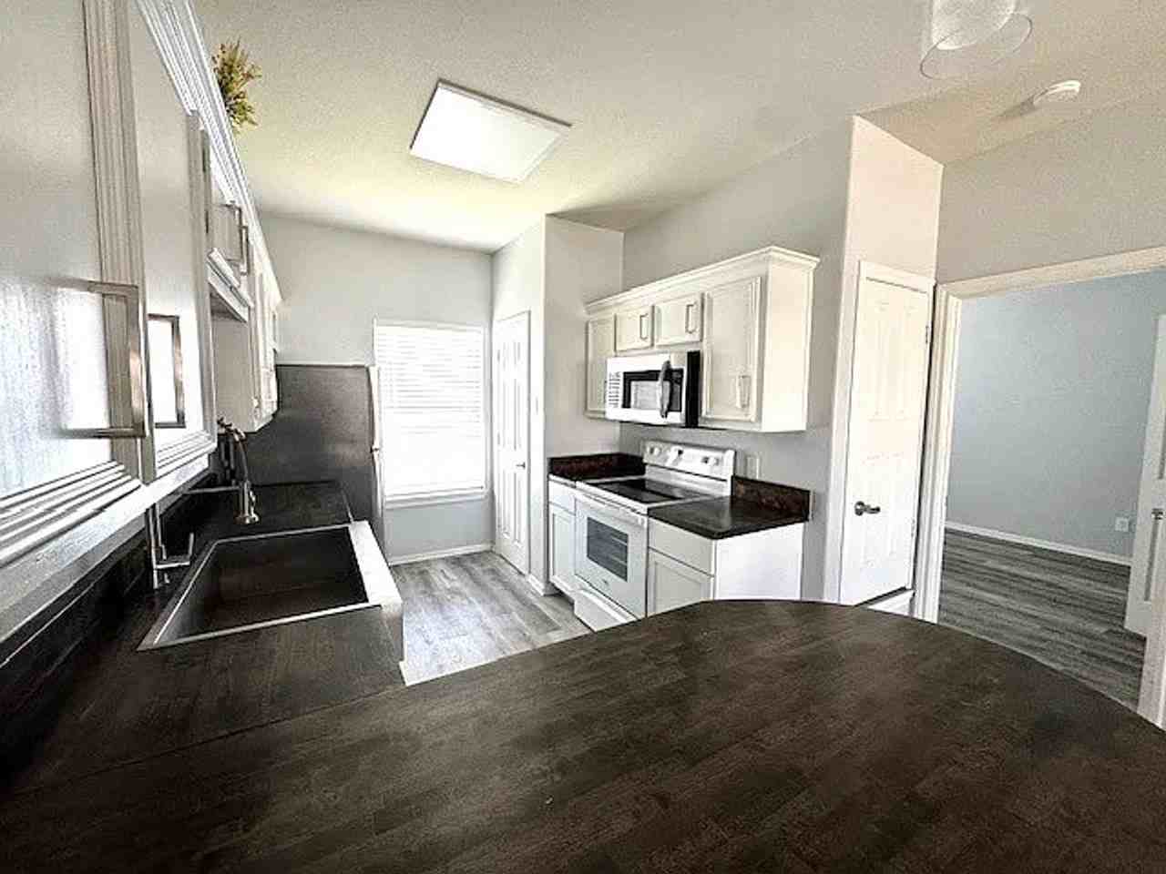 1506 James Ave - Photo 3 of 26
