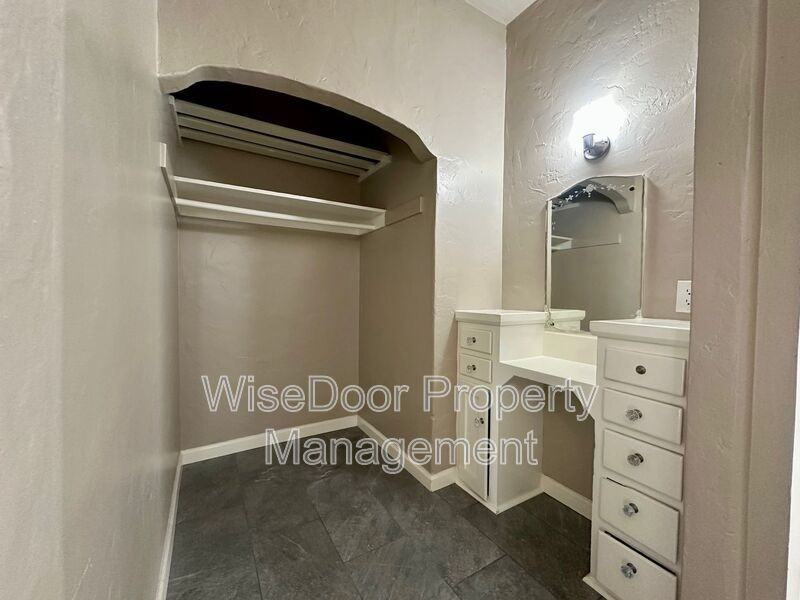 1030 Leonard Ave #5 - Photo 3 of 16