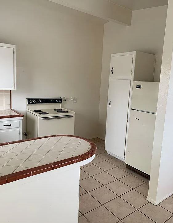 1555 // 3460 East Glenn Street - Photo 4 of 10