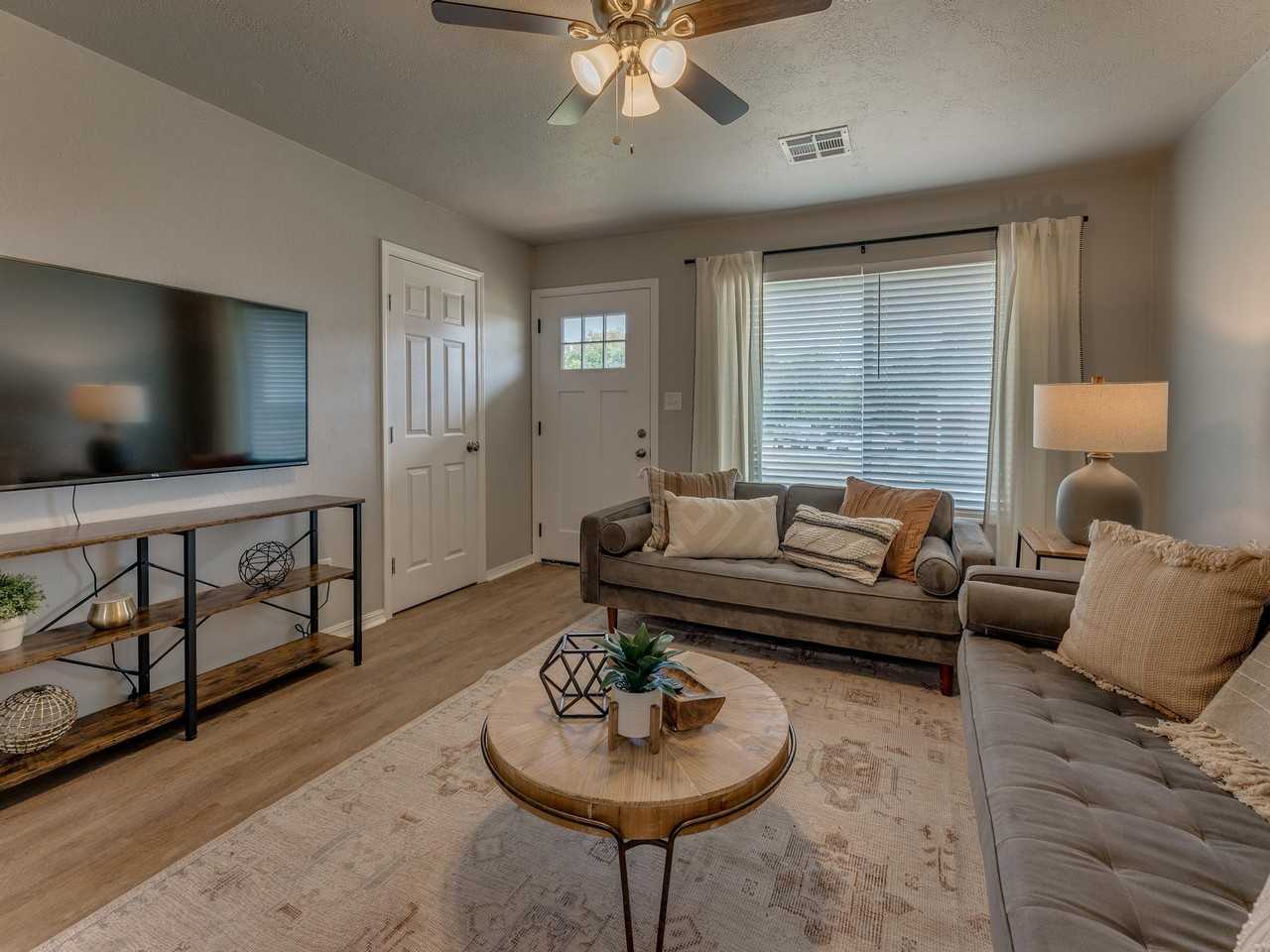1009 East Main Street - Photo 2 of 20