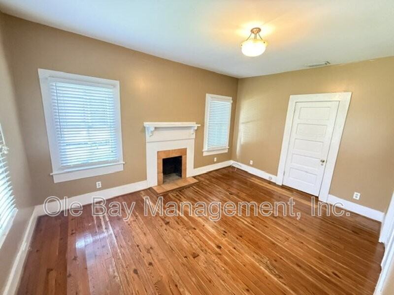 257 S Fulton St - Photo 2 of 5