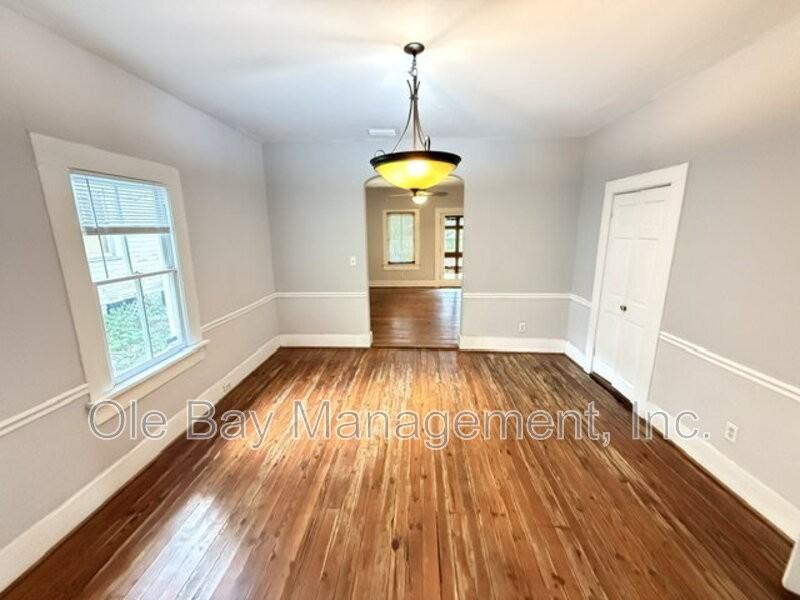 257 S Fulton St - Photo 3 of 5