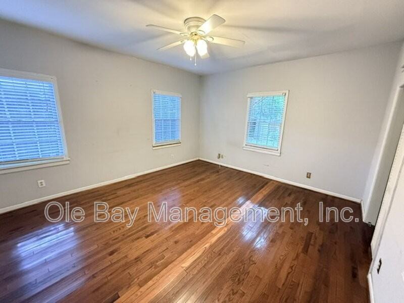 257 S Fulton St - Photo 5 of 5