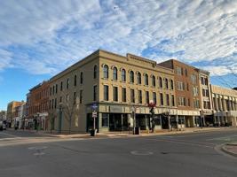 featured image of 109 E Maumee St