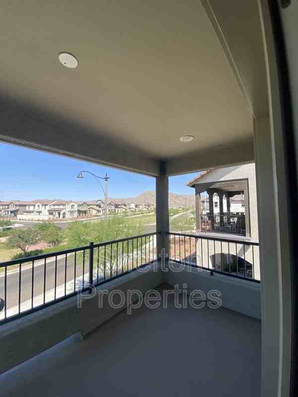1721 N Marketside Ave - Photo 3 of 20