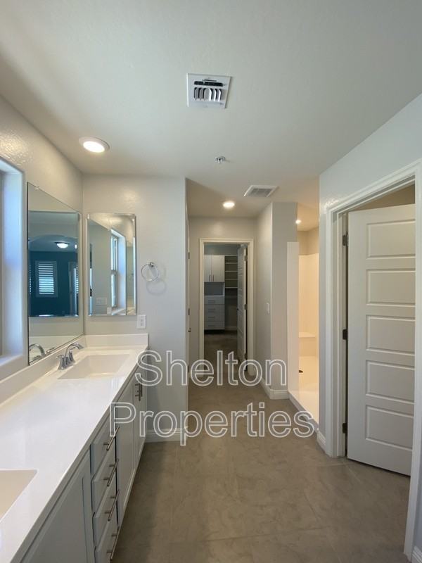 1721 N Marketside Ave - Photo 5 of 20