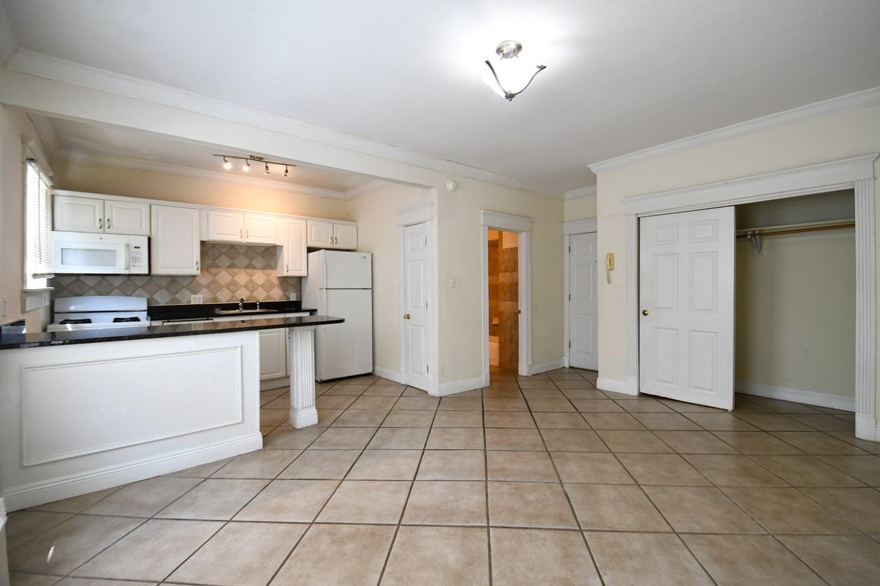4007 Prytania Street - Photo 5 of 9