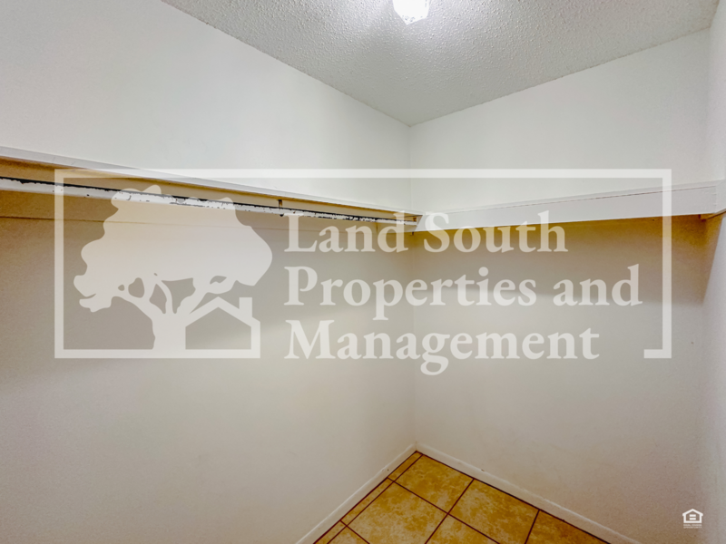1707 King Ave Apt A #1701A1707B - Photo 7 of 9