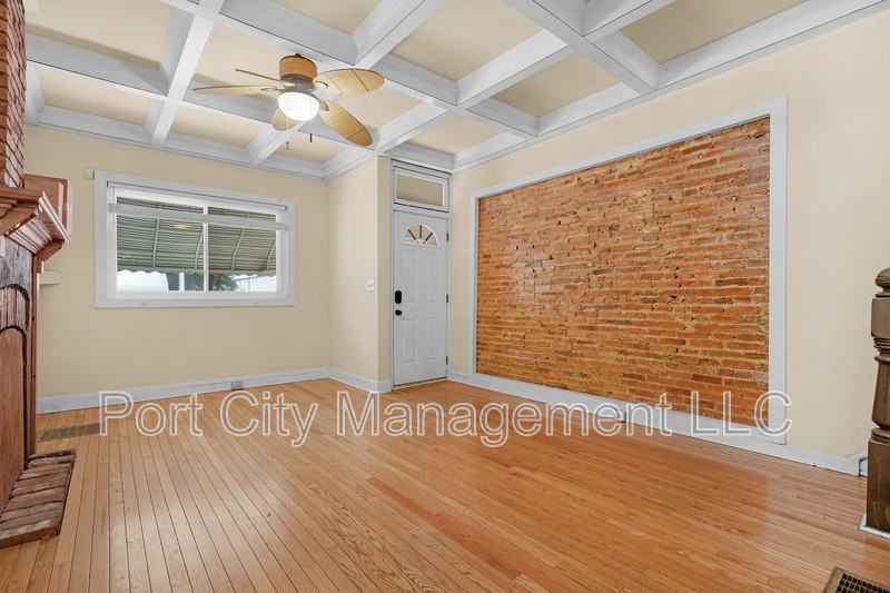 430 W 23rd St - Photo 3 of 19