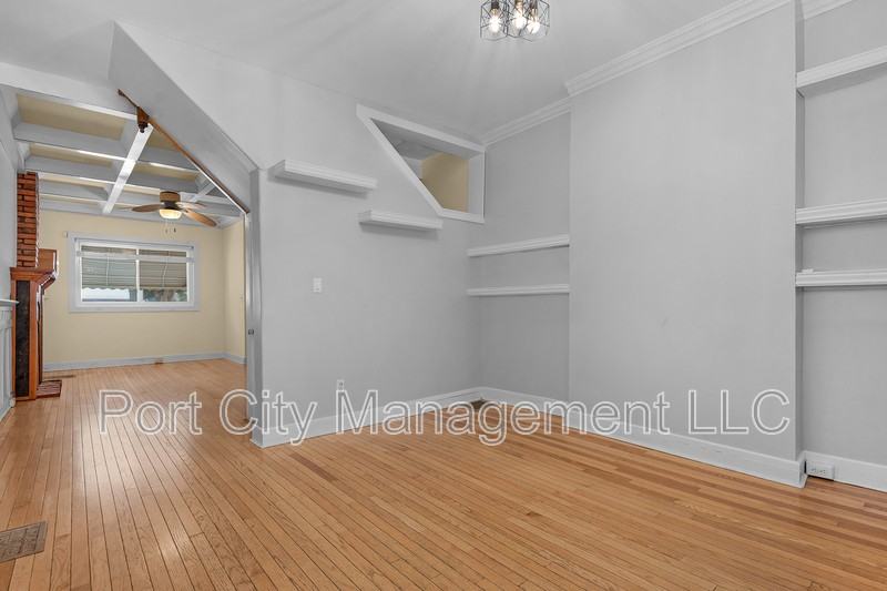 430 W 23rd St - Photo 4 of 19