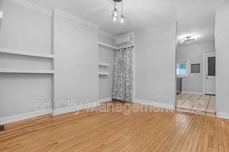 430 W 23rd St - Photo 5 of 19