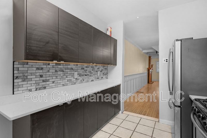 430 W 23rd St - Photo 7 of 19