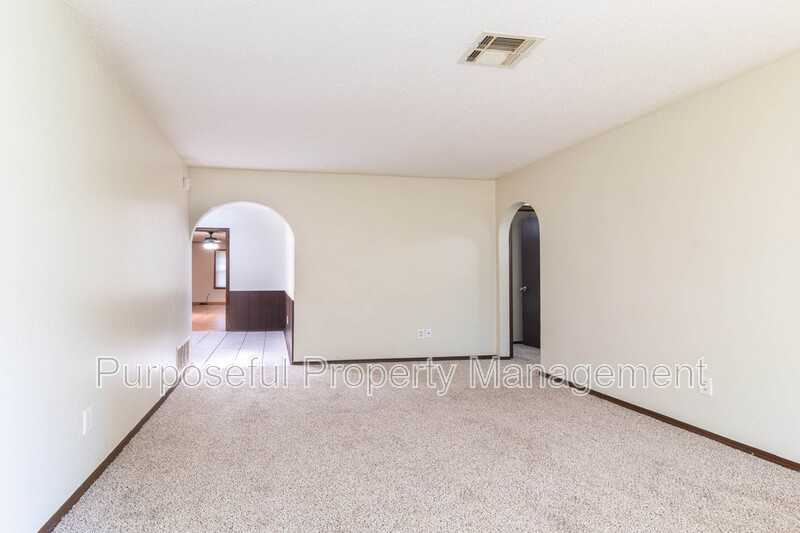 9317 Ne Sherwell Dr - Photo 3 of 24