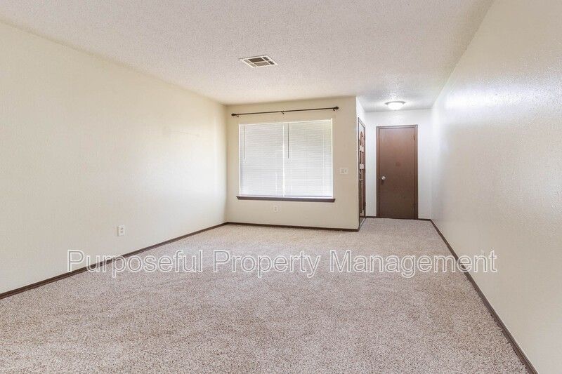 9317 Ne Sherwell Dr - Photo 4 of 24