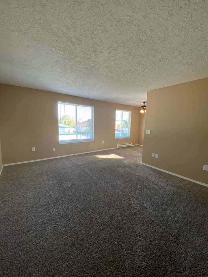 1289 SE Holman Ave - Photo 2 of 12