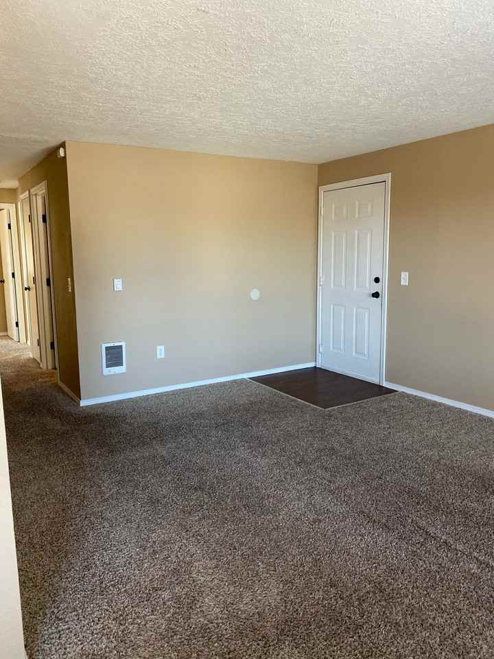 1289 SE Holman Ave - Photo 3 of 12