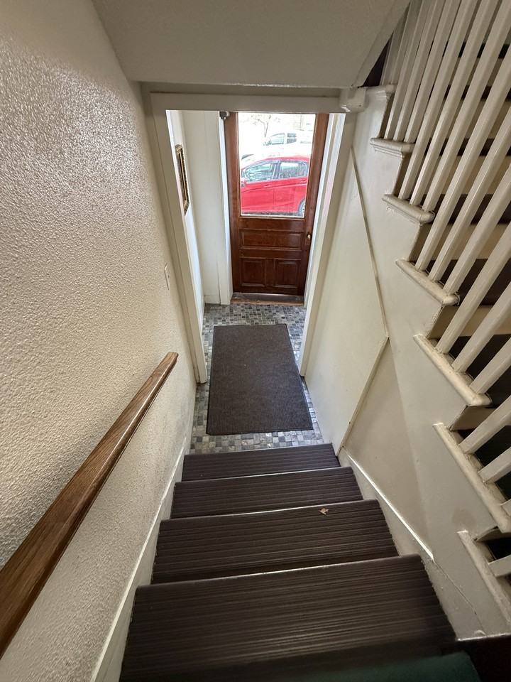 Drummond Pl, 210 - Photo 5 of 16