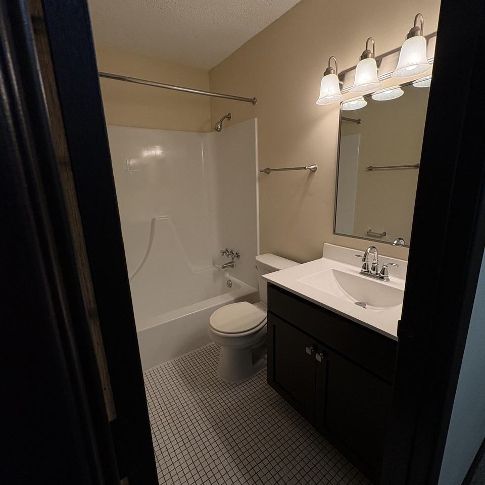 Oakmont Apts - Photo 2 of 15
