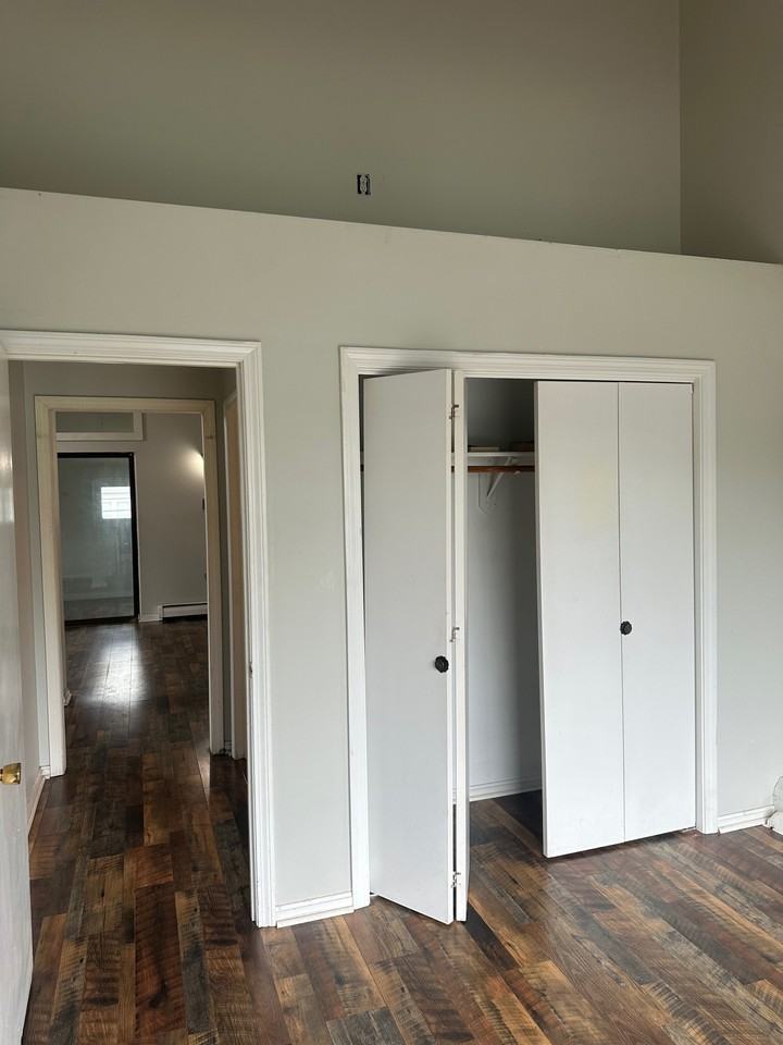 604 Chelmsford Street - Photo 4 of 8