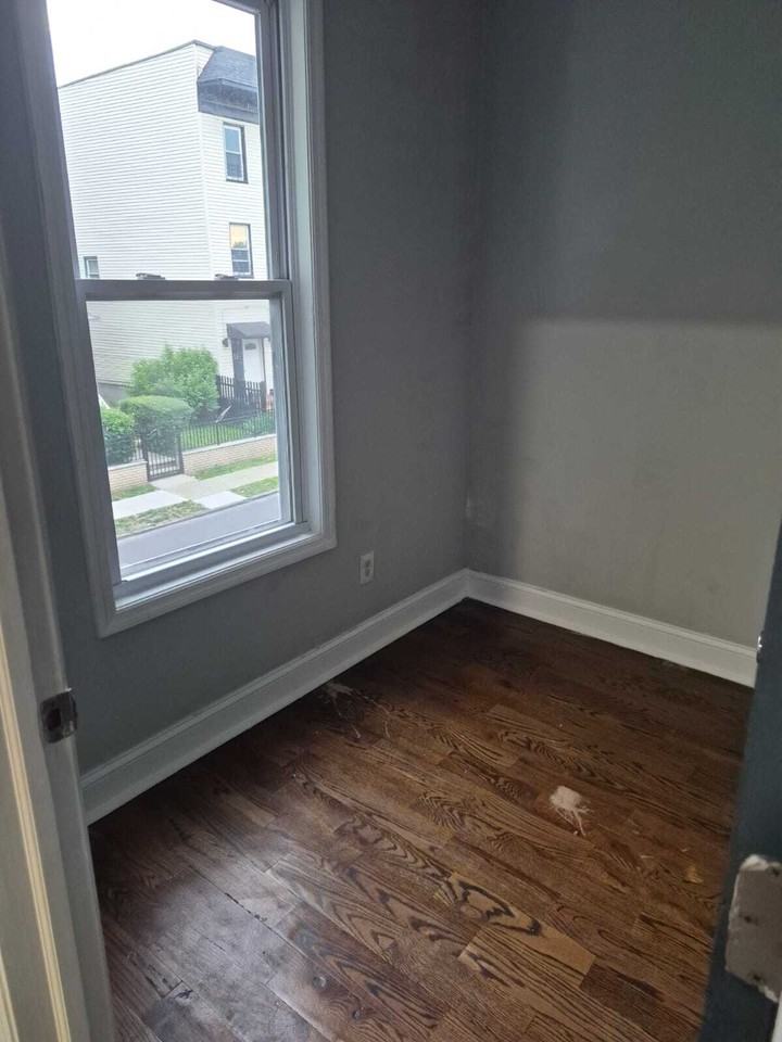 8 William Street - Photo 2 of 7